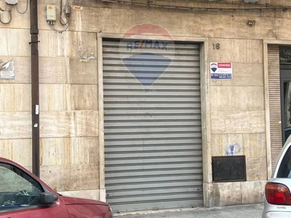 negozio in vendita a Bari in zona Libertà