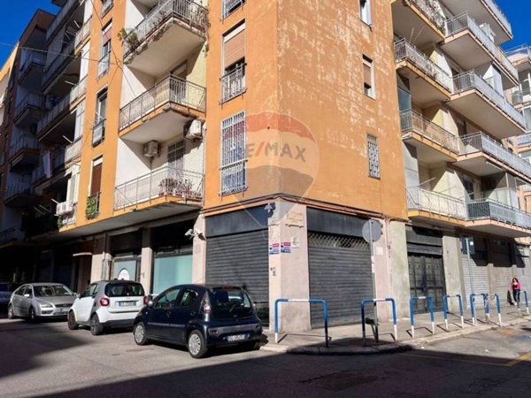 negozio in vendita a Bari in zona Libertà