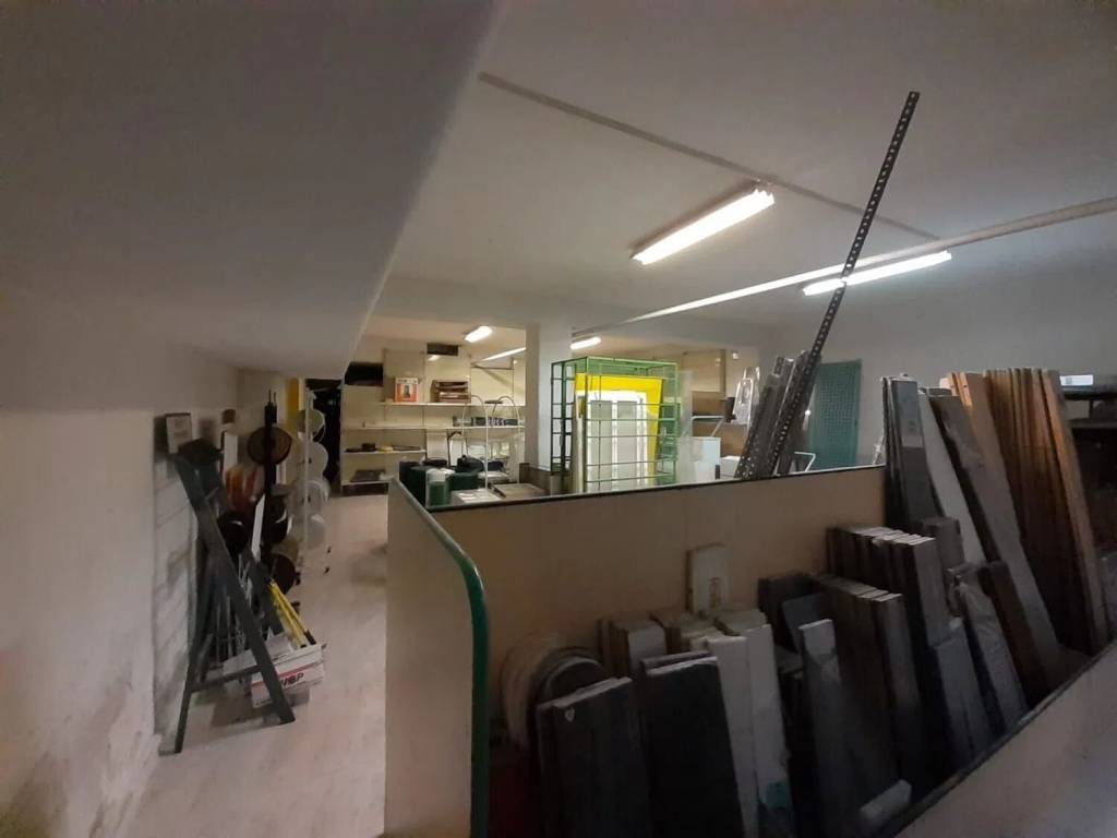 negozio in vendita a Bari in zona Libertà