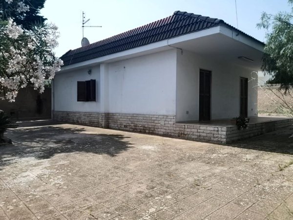 casa indipendente in vendita a Bari in zona Torre a Mare