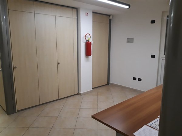 ufficio in vendita a Bari in zona Poggiofranco