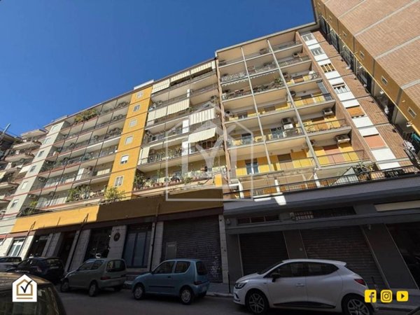 locale commerciale in vendita a Bari in zona Picone