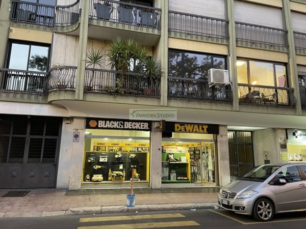 negozio in vendita a Bari in zona Murat