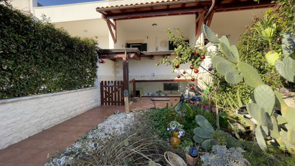 casa indipendente in vendita a Bari in zona Torre a Mare