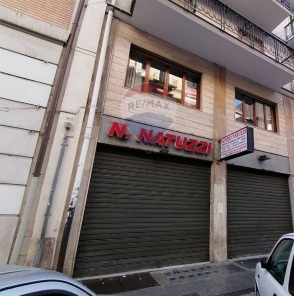 locale commerciale in vendita a Bari in zona Murat