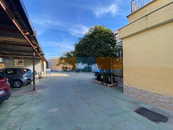 capannone in vendita a Bari in zona Stanic