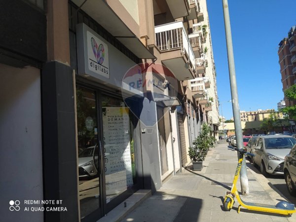 locale commerciale in vendita a Bari in zona Carrassi
