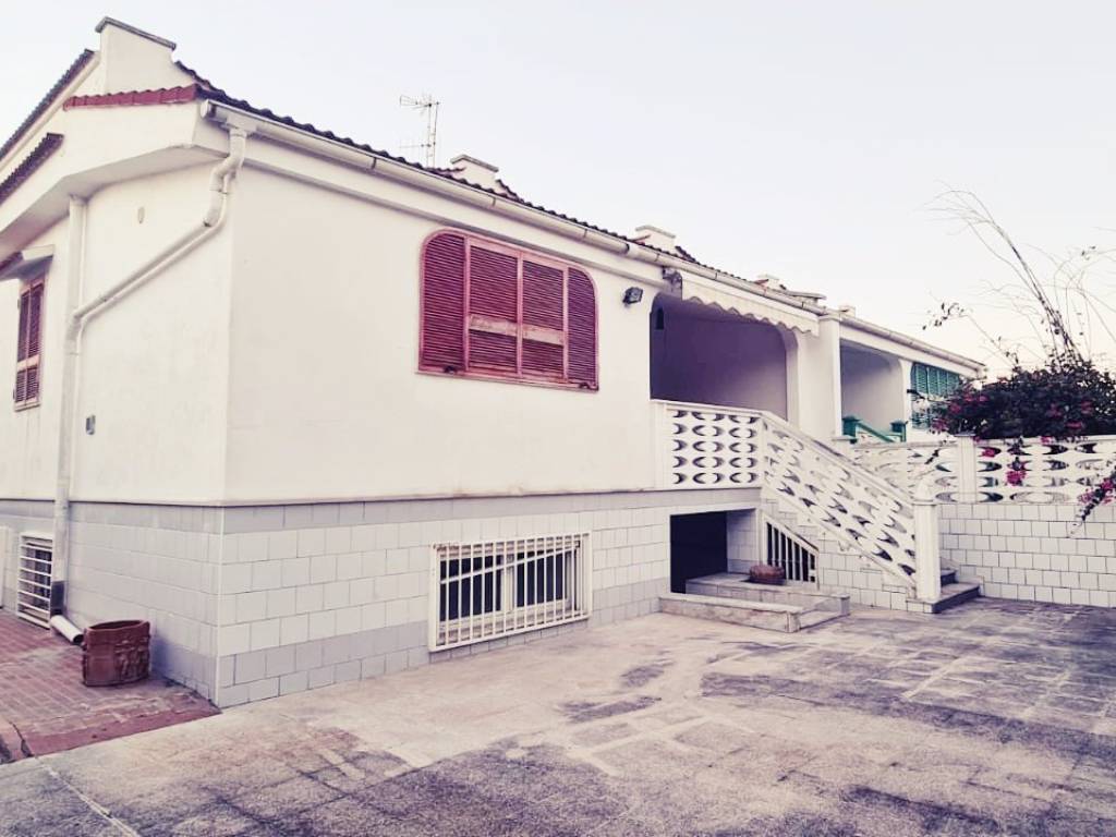 casa indipendente in vendita a Bari in zona Torre a Mare