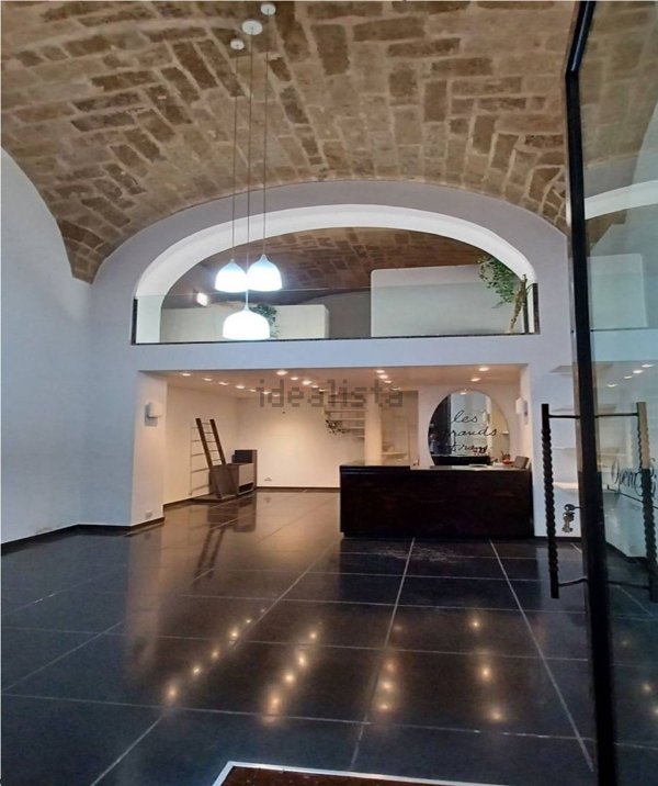 locale commerciale in vendita a Bari in zona Murat