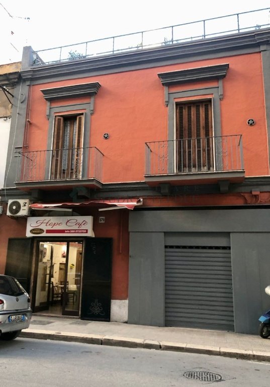 negozio in vendita a Bari in zona Libertà