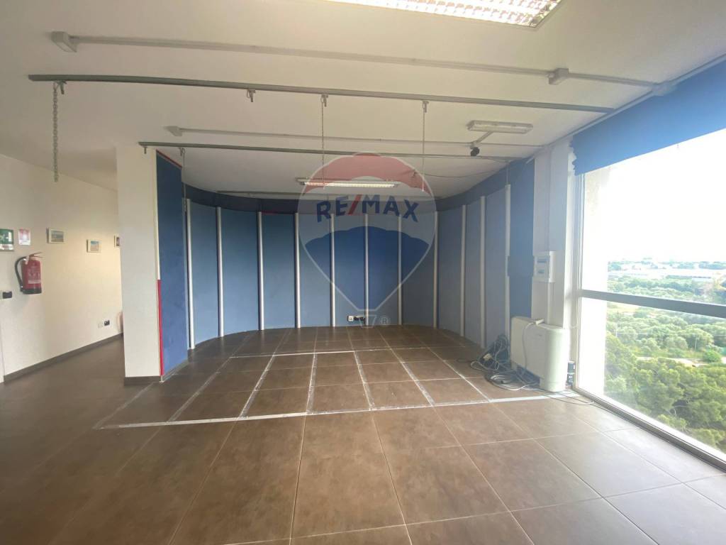ufficio in vendita a Bari in zona Poggiofranco