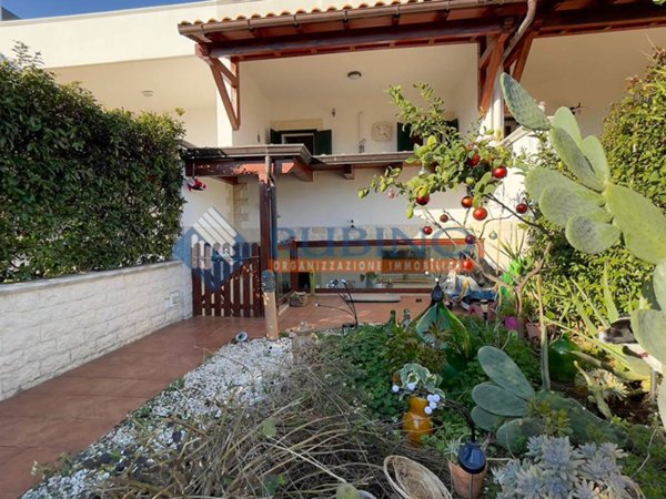 casa indipendente in vendita a Bari in zona Torre a Mare
