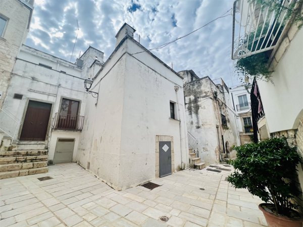 casa indipendente in vendita a Bari in zona Città Vecchia