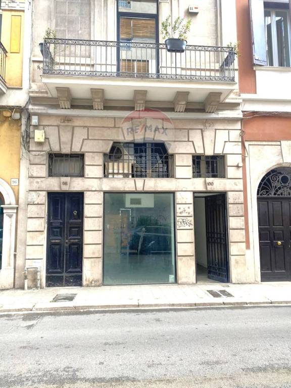negozio in vendita a Bari in zona Murat