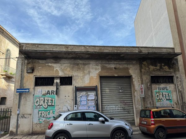 locale commerciale in vendita a Bari