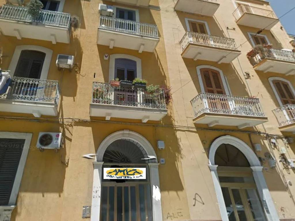 negozio in vendita a Bari in zona Libertà