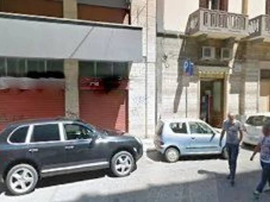 negozio in vendita a Bari in zona Murat
