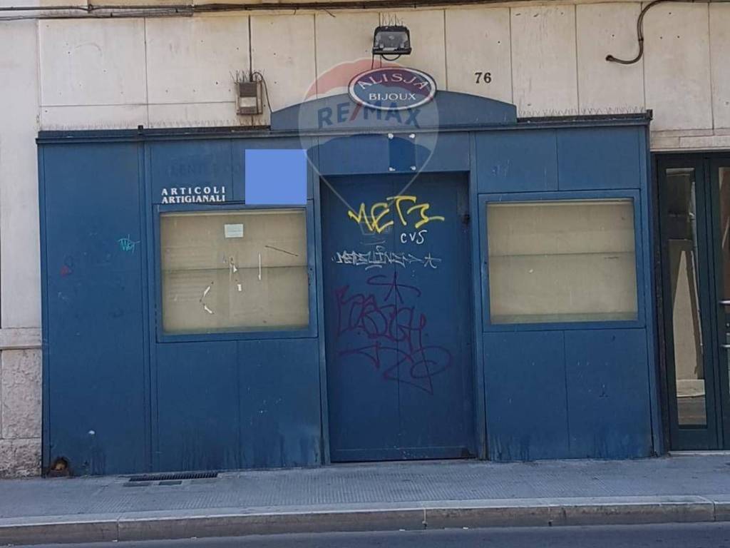 negozio in vendita a Bari in zona Libertà