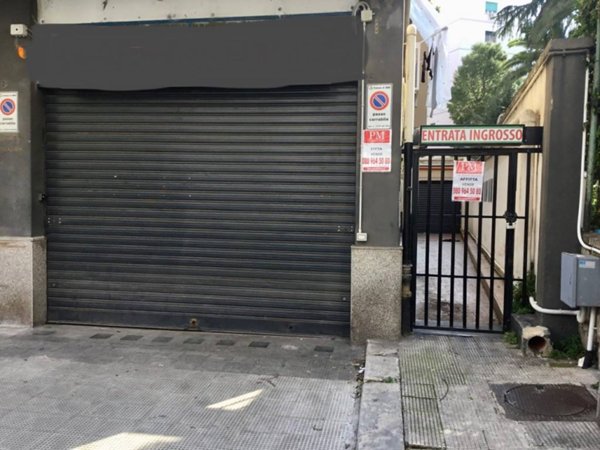negozio in vendita a Bari in zona Mungivacca