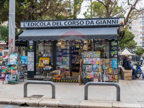 negozio in vendita a Bari in zona Carrassi