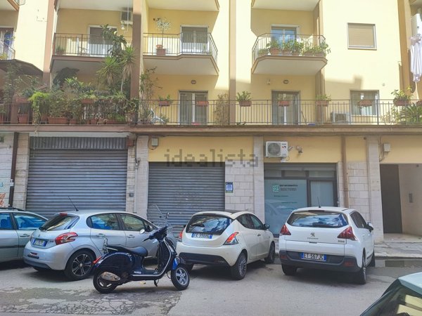 negozio in vendita a Bari in zona Poggiofranco