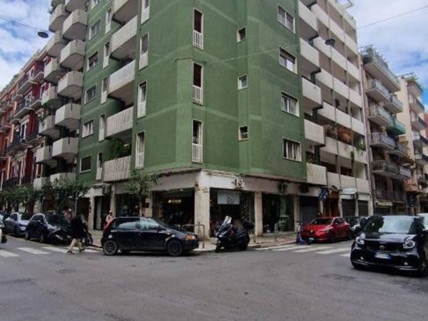 negozio in vendita a Bari in zona Murat