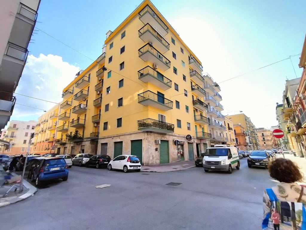 locale commerciale in vendita a Bari in zona Libertà