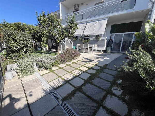 casa indipendente in vendita a Bari in zona Loseto
