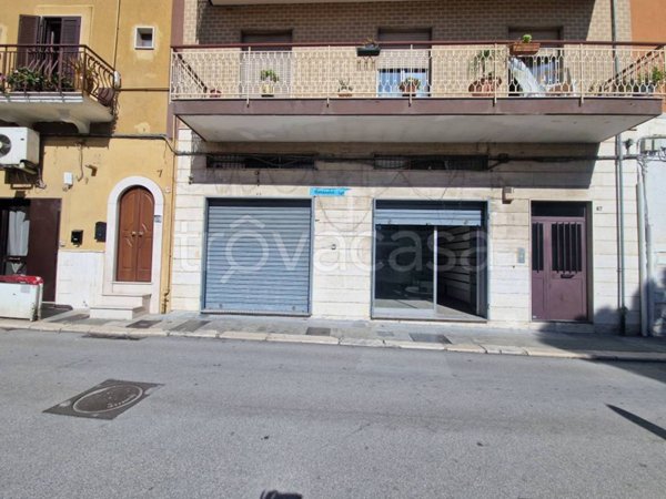negozio in vendita a Bari in zona Carbonara