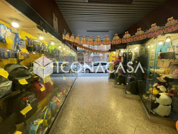 negozio in vendita a Bari in zona Murat