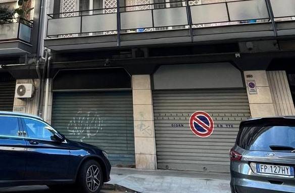 negozio in vendita a Bari in zona Murat