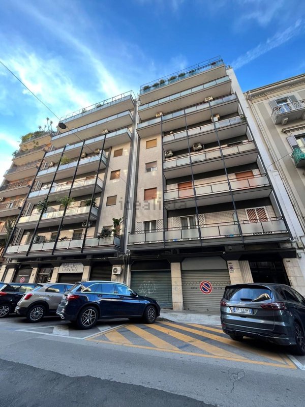 locale commerciale in vendita a Bari in zona Murat