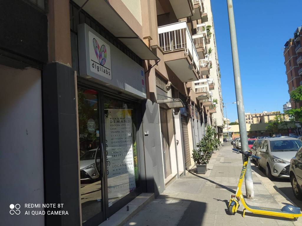 negozio in vendita a Bari in zona Picone