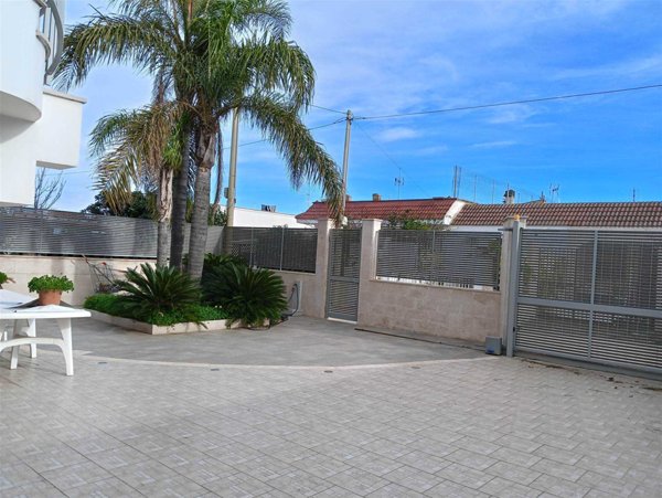 casa indipendente in vendita a Bari in zona Torre a Mare