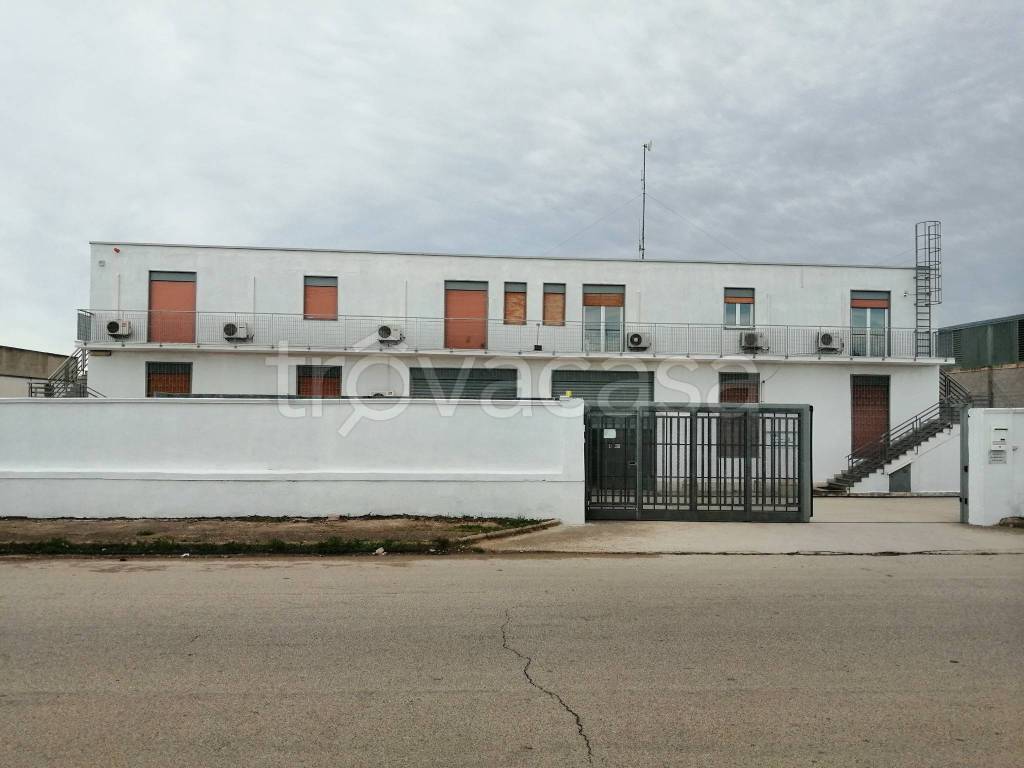 locale commerciale in vendita a Bari in zona Stanic