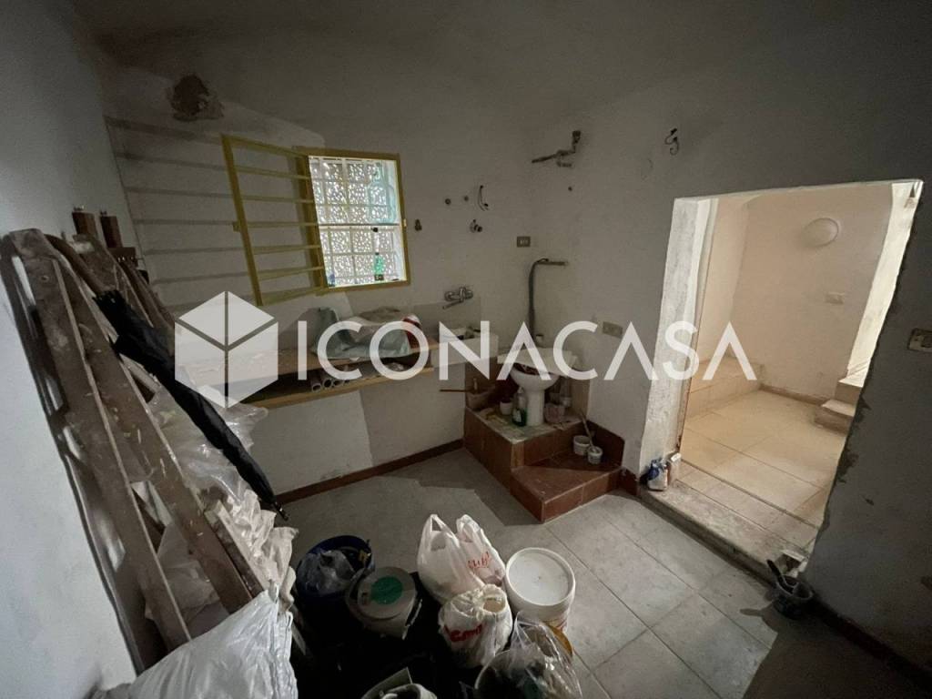 locale commerciale in vendita a Bari in zona Murat