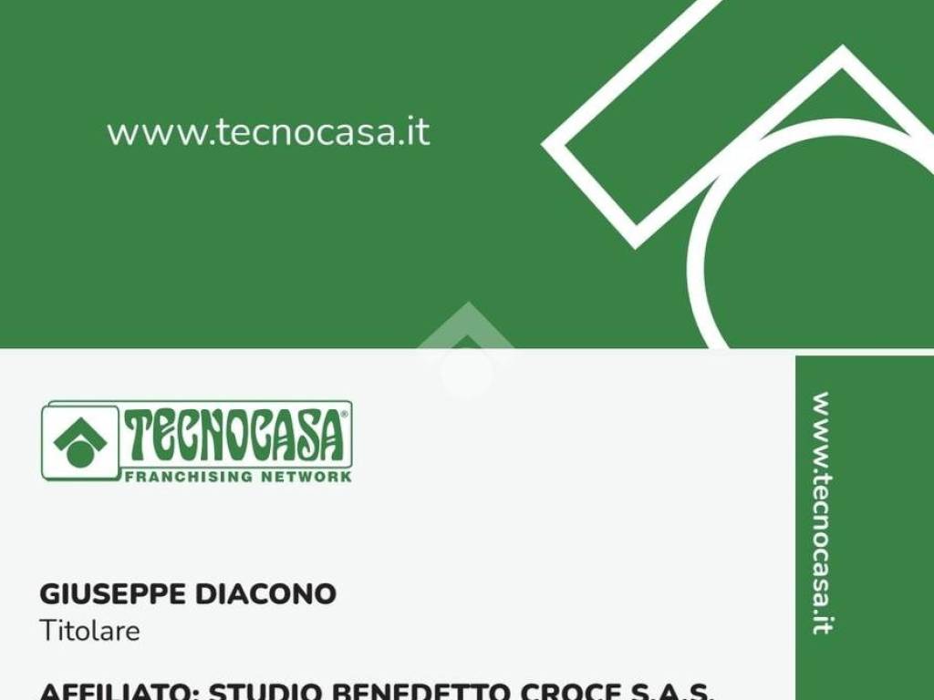 negozio in vendita a Bari in zona Picone