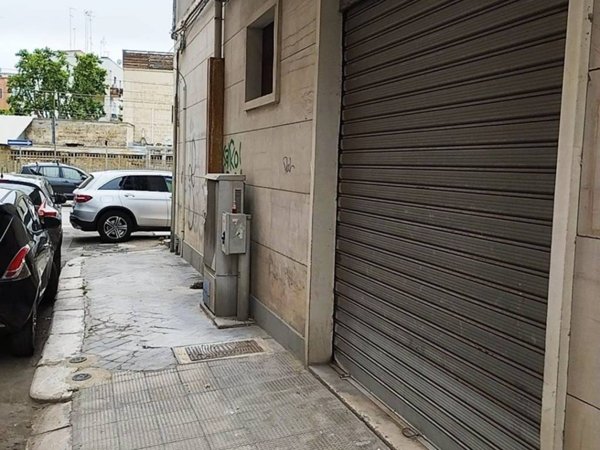 locale commerciale in vendita a Bari in zona Murat