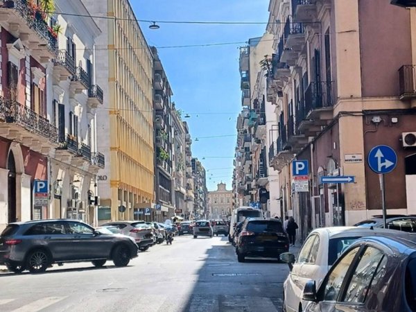 ufficio in vendita a Bari in zona Murat