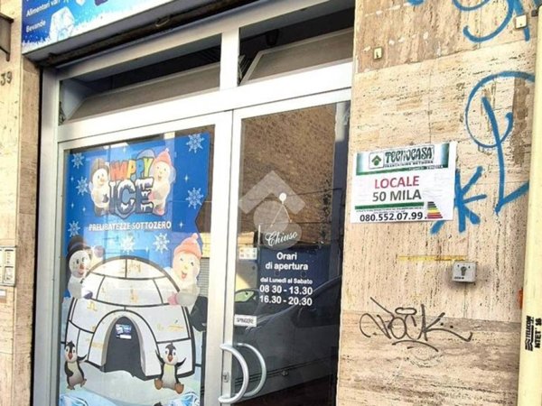 negozio in vendita a Bari in zona Poggiofranco