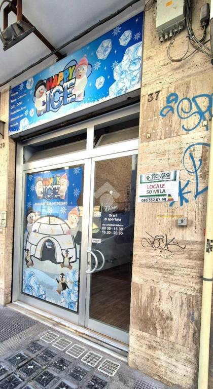 negozio in vendita a Bari in zona Poggiofranco