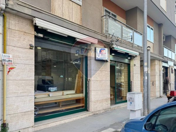 negozio in vendita a Bari in zona Libertà