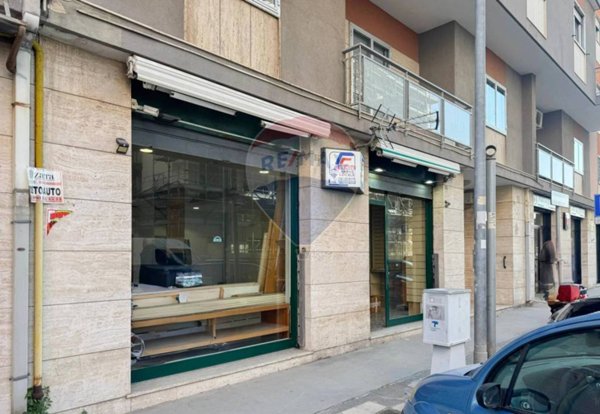 negozio in vendita a Bari in zona Libertà
