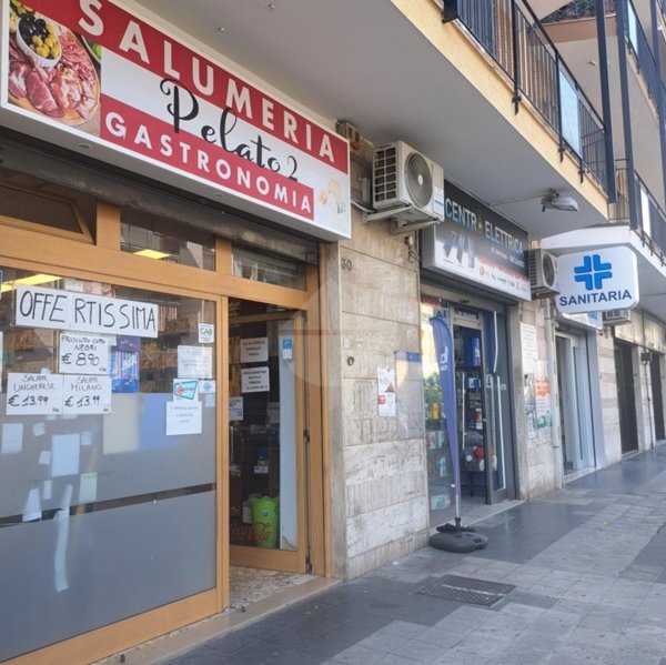 locale commerciale in vendita a Bari in zona San Paolo