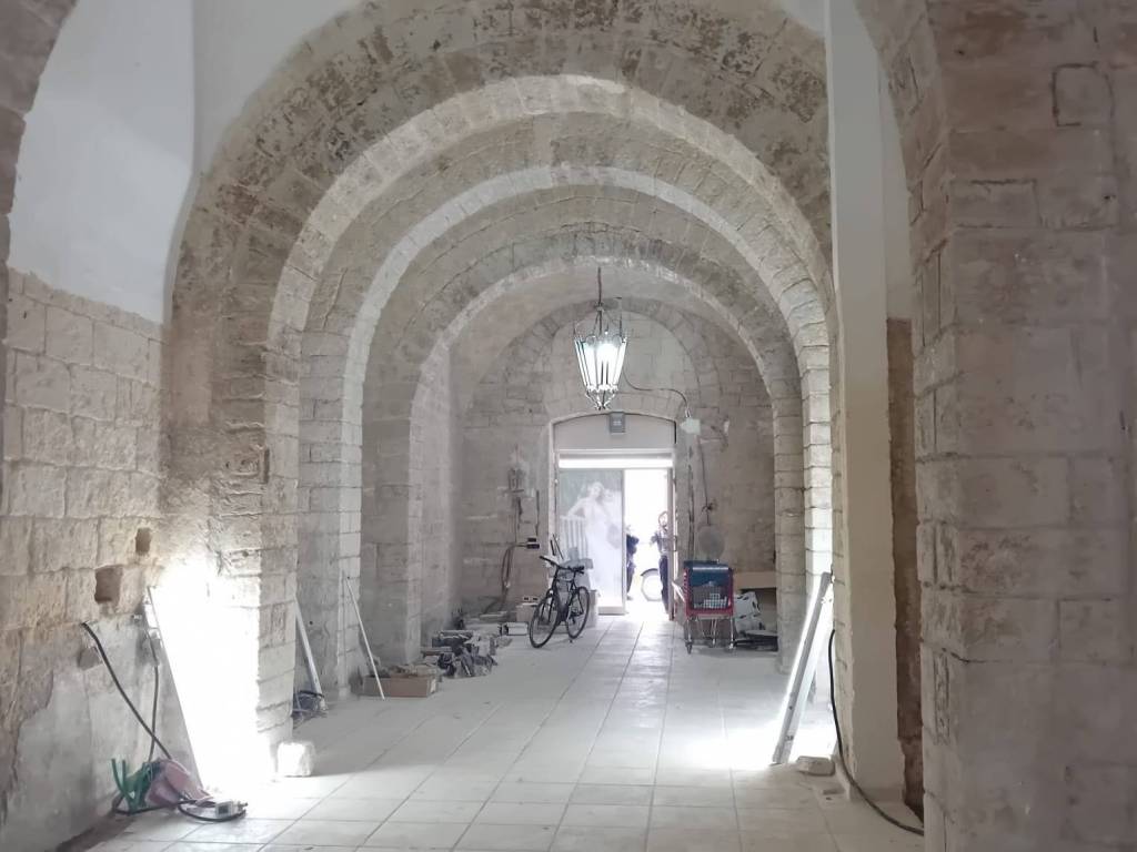 negozio in vendita a Bari in zona Murat
