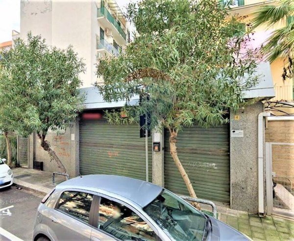 negozio in vendita a Bari in zona Carrassi