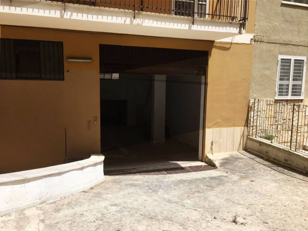 locale commerciale in vendita a Bari in zona San Pasquale