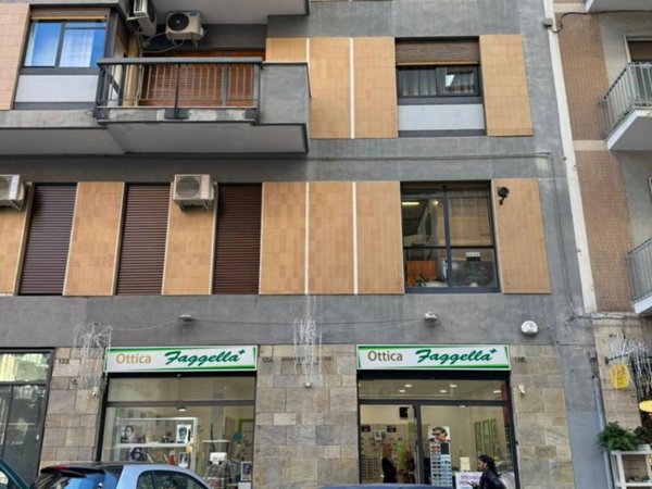 negozio in vendita a Bari in zona Murat