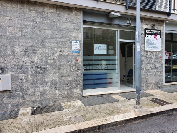 locale commerciale in vendita a Bari in zona Palese/Macchie