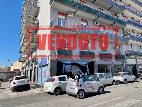 negozio in vendita a Bari in zona Libertà